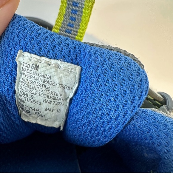 Oshkosh B’gosh toddler sneakers size 6M - Picture 5 of 8